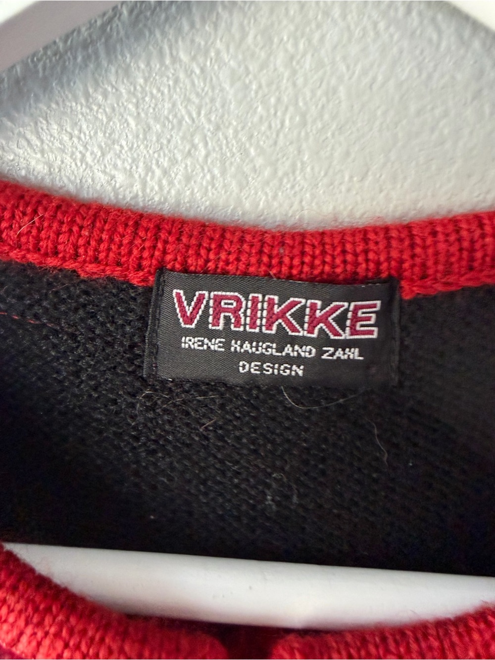 Vrikke vintage colorful 100% wool Norwegian metal clasp knit vest Women’s sz L - Picture 4 of 6